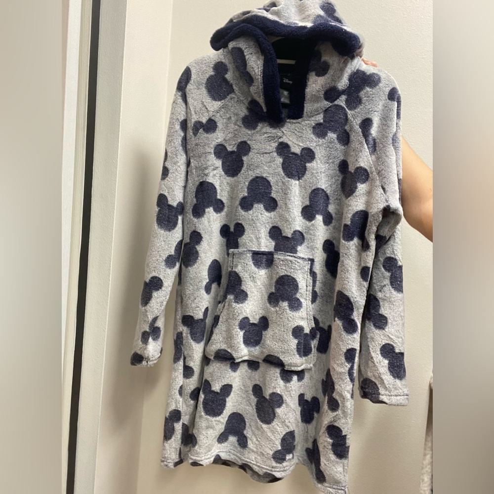 Disney Women's Mickey Cozy Hooded Fleece Lounger Sleepwear Pullover Robe Medium